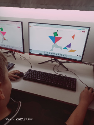 Tangram ile Şekilleri Keşfediyorum: Geometrik Dönüşümler ve Kodlama Mantığı
